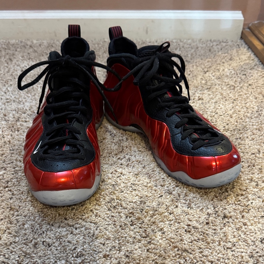 Nike Men's Red and Black Sneakers